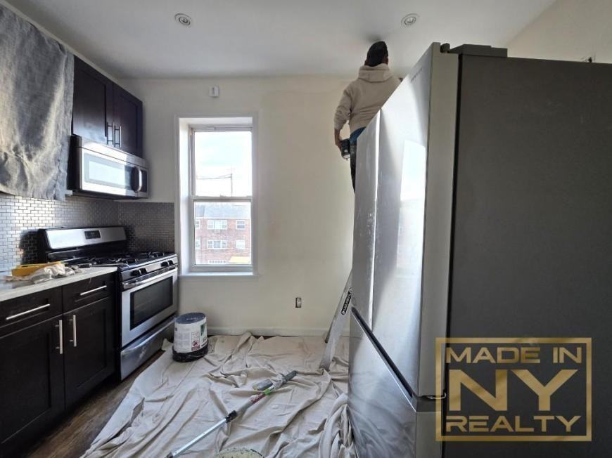 22 W 33rd St - Photo 2 of 7