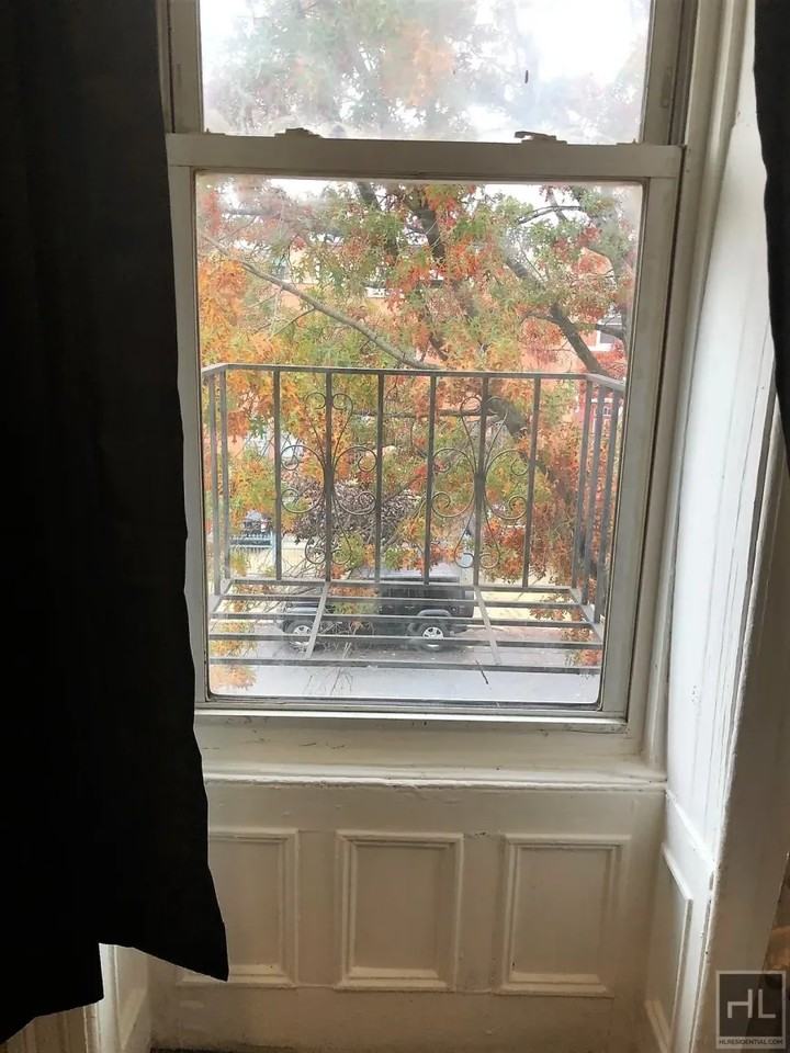 444 Halsey Street - Photo 6 of 10