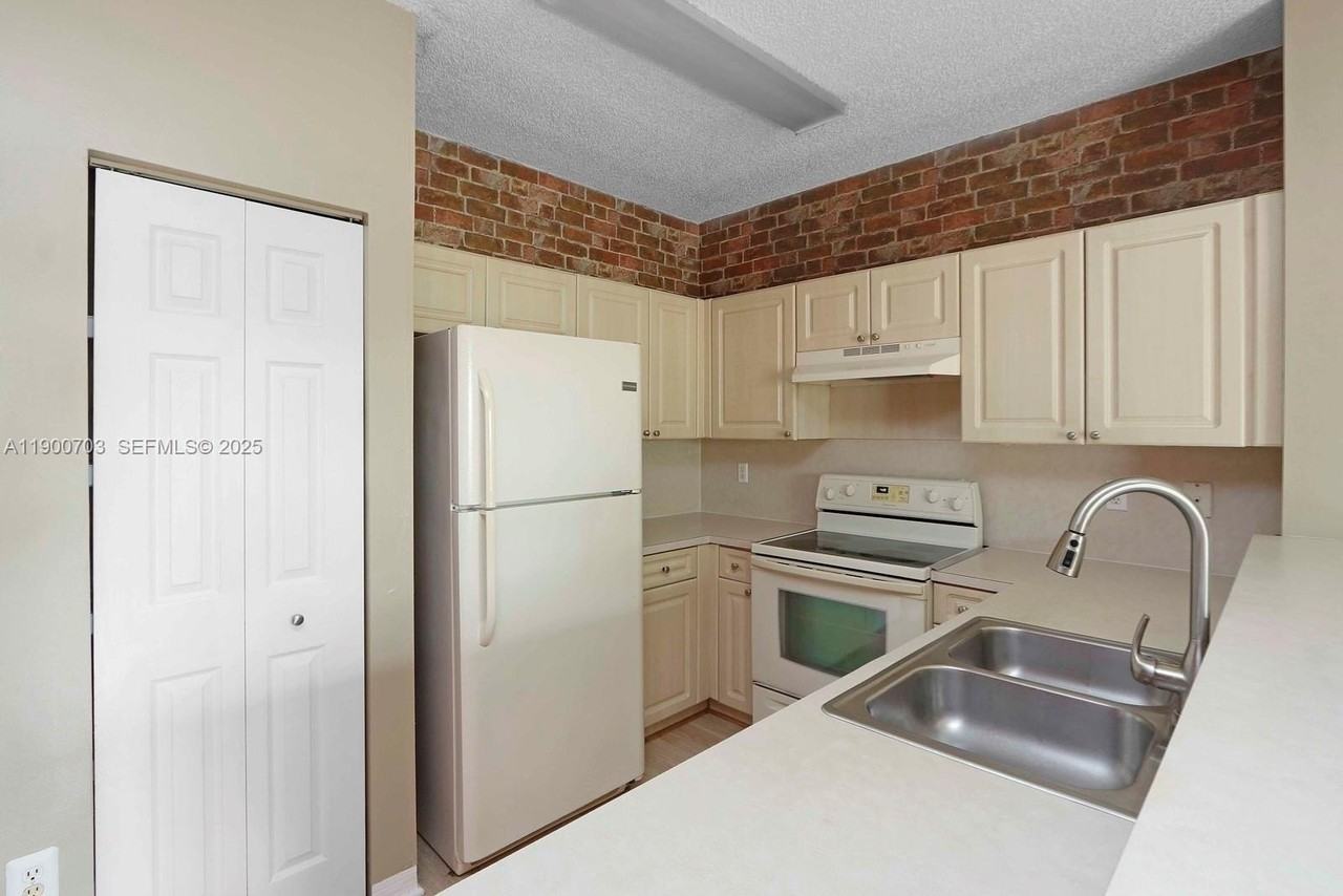 2239 Se 25th Ave #2239 - Photo 4 of 20