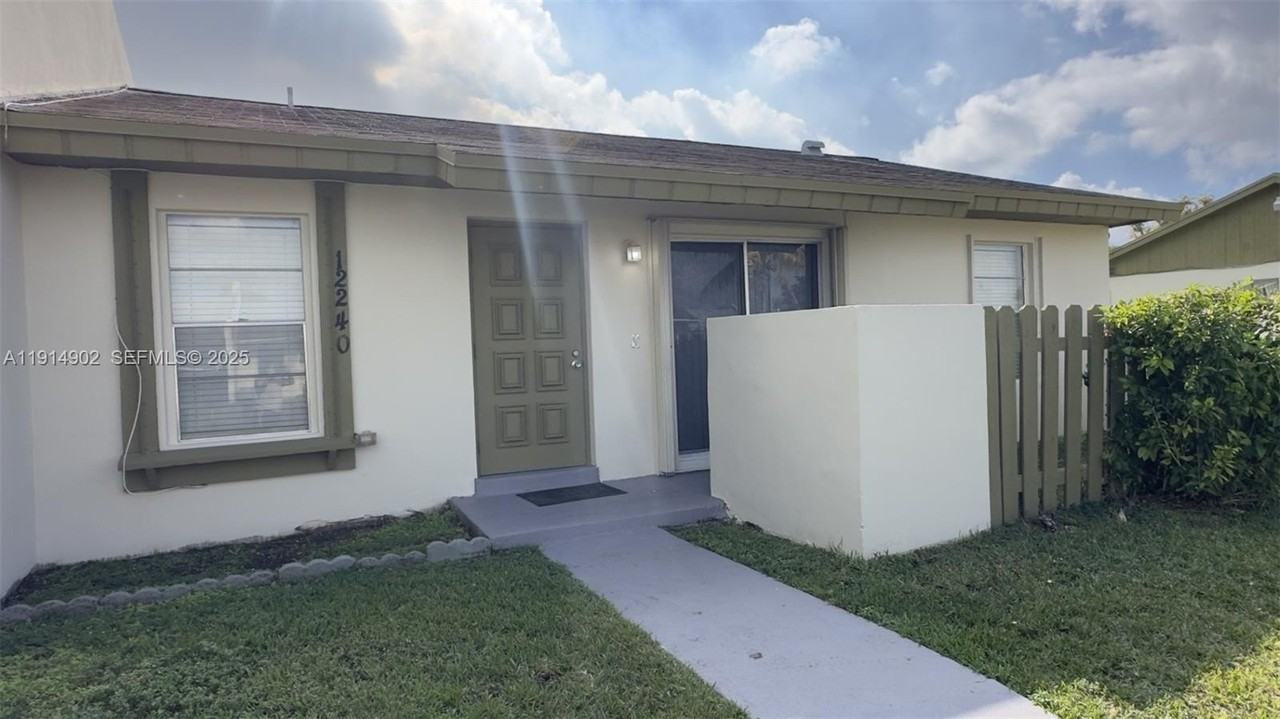 12240 Sw 114th Ter #12240 - Photo 2 of 16