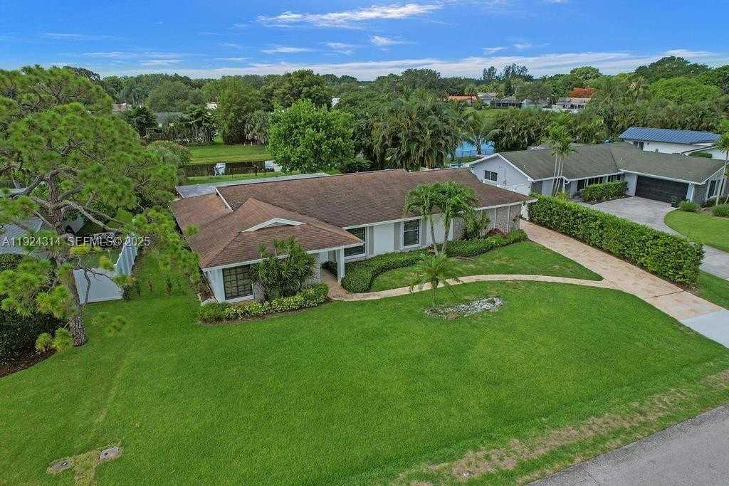 4104 Larch Ave - Photo 2 of 15