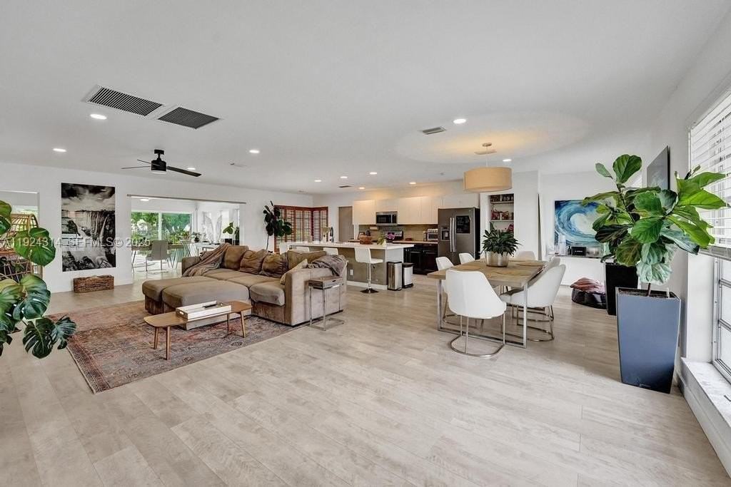 4104 Larch Ave - Photo 3 of 15