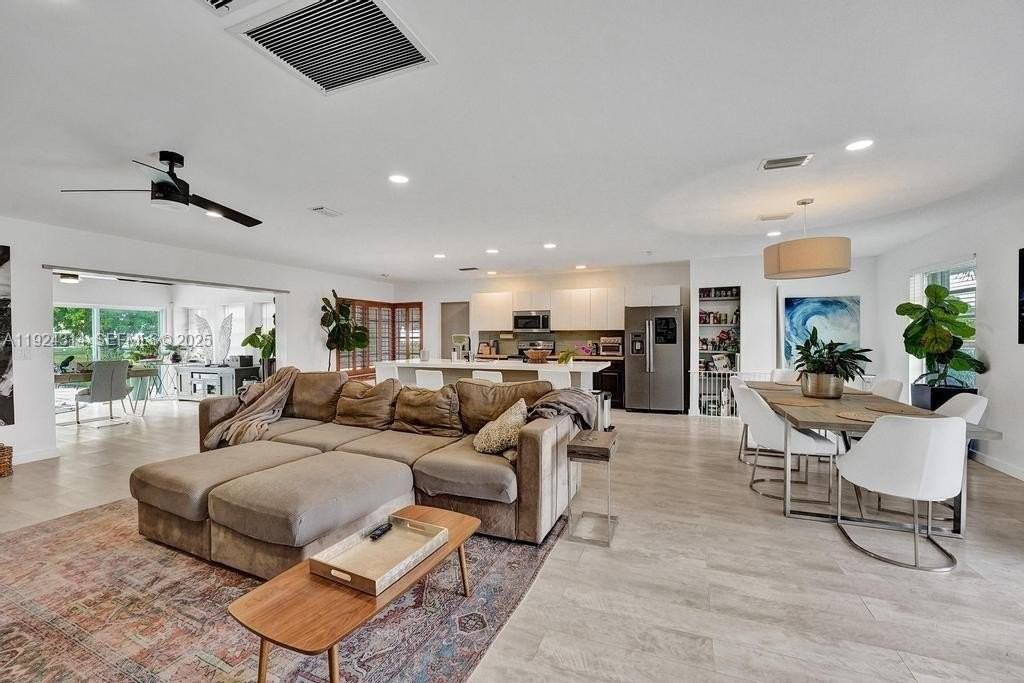 4104 Larch Ave - Photo 4 of 15