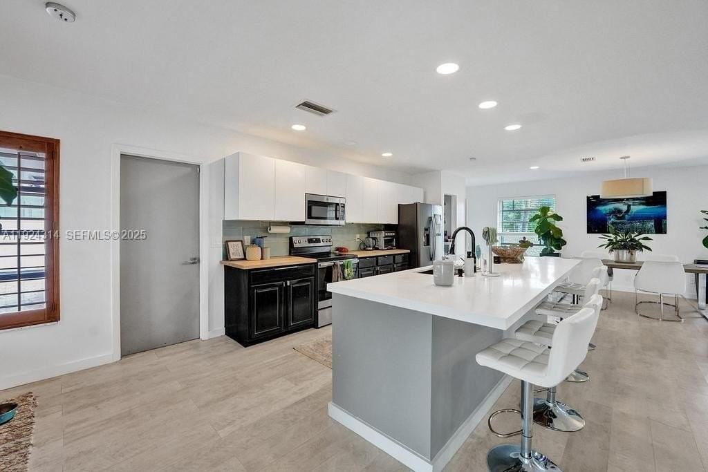 4104 Larch Ave - Photo 5 of 15