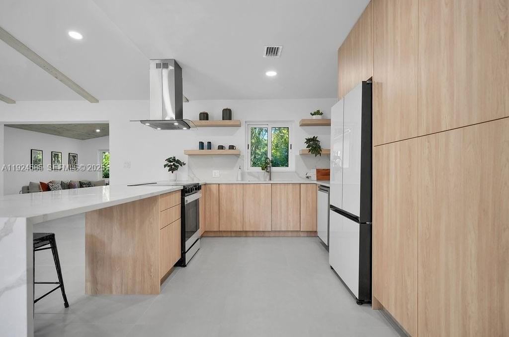 117 Ne 20th St #0 - Photo 4 of 27