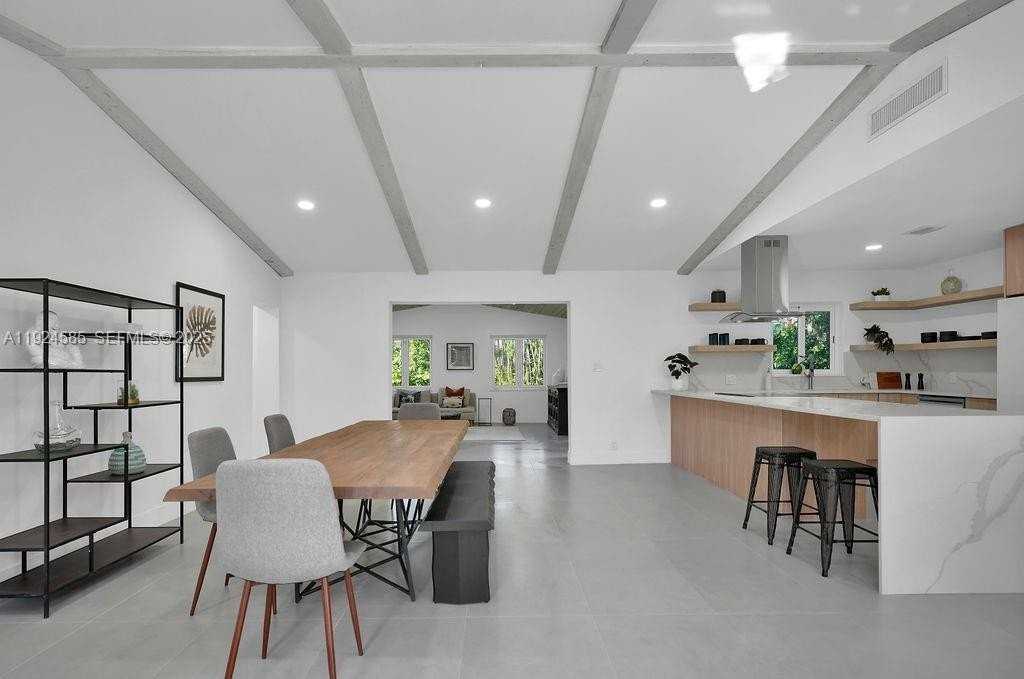 117 Ne 20th St #0 - Photo 5 of 27