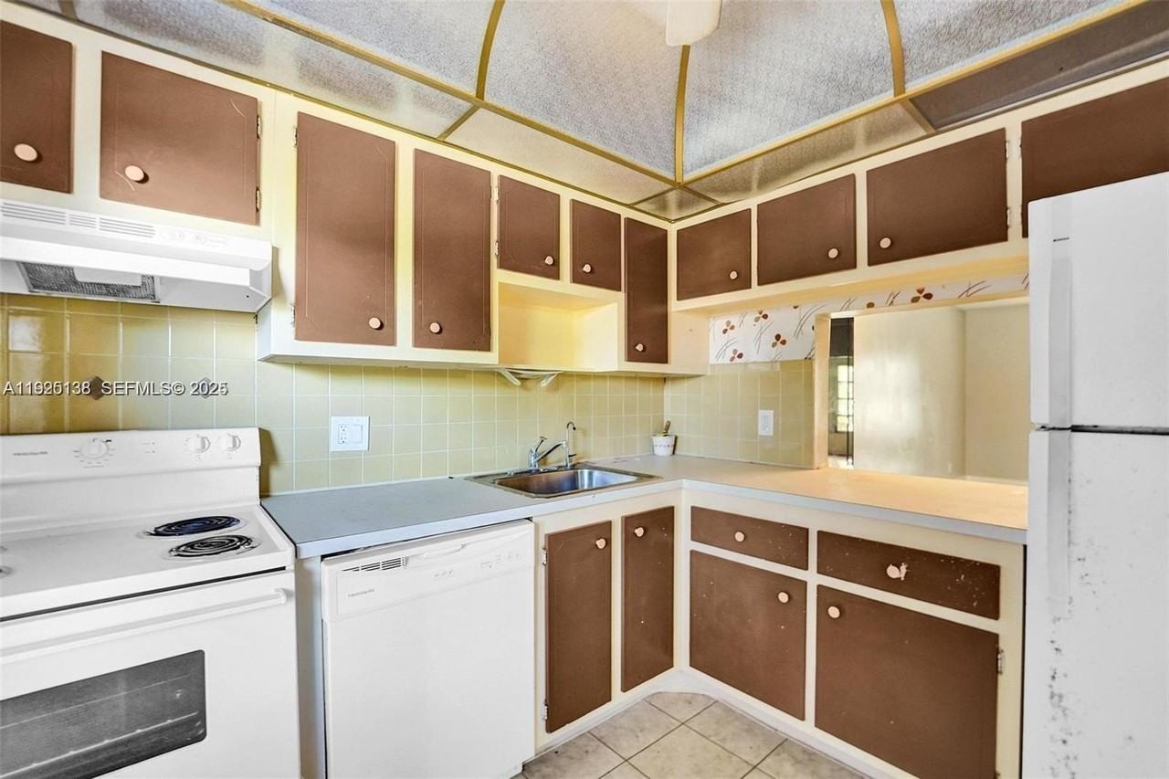 1030 Country Club Drive #405 - Photo 5 of 30