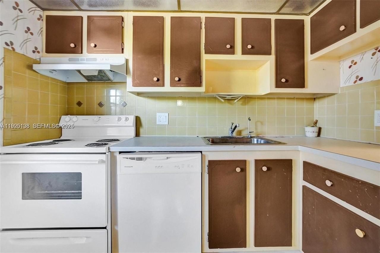 1030 Country Club Drive #405 - Photo 7 of 30