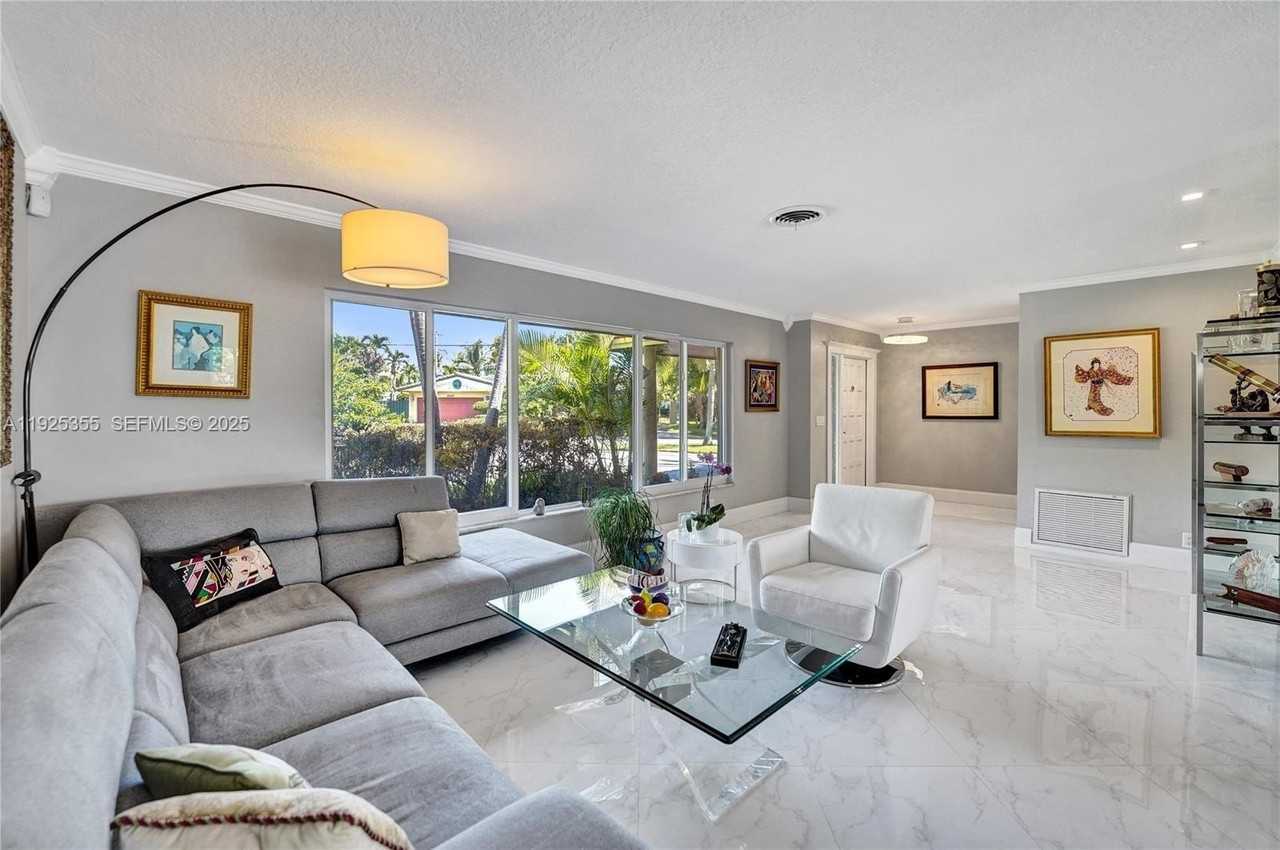 4060 Ne 26th Ave - Photo 2 of 34