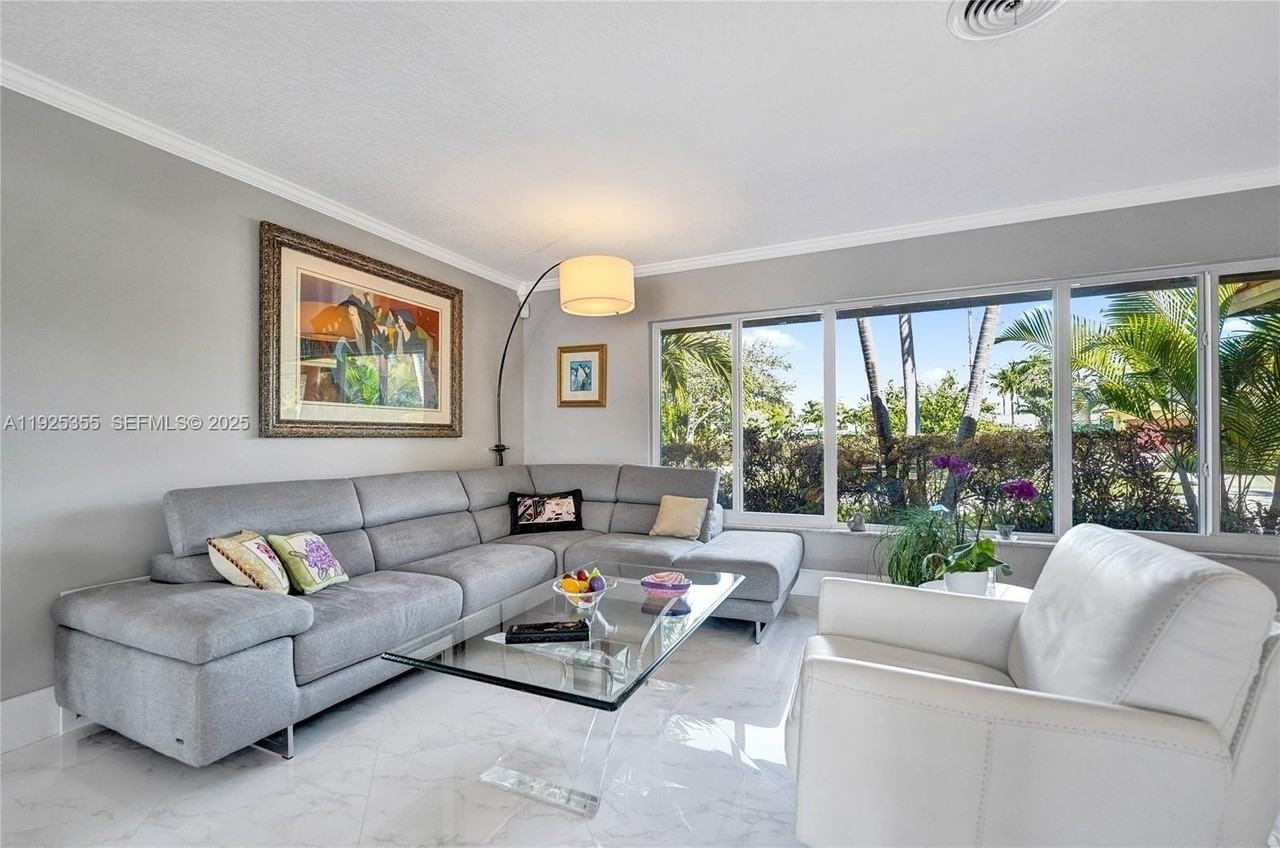 4060 Ne 26th Ave - Photo 3 of 34