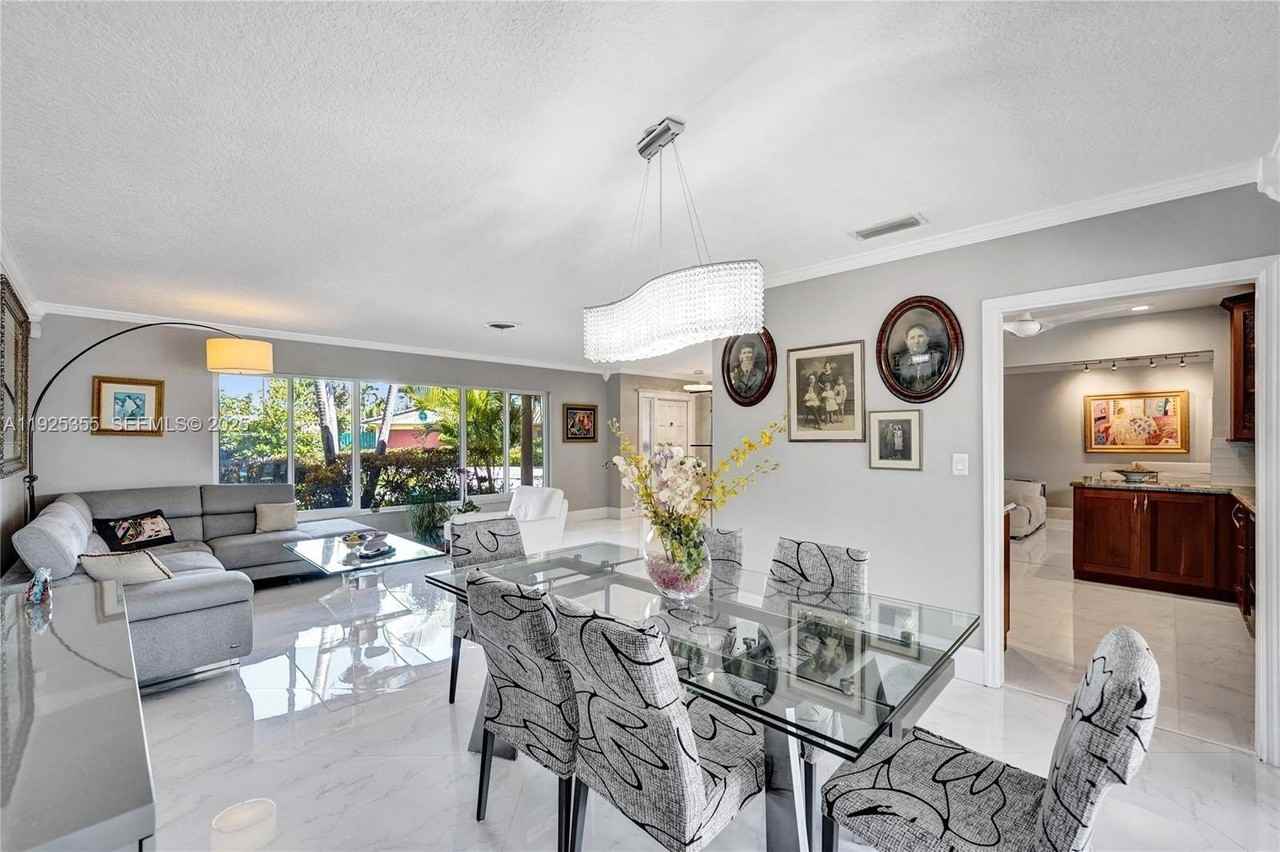 4060 Ne 26th Ave - Photo 5 of 34