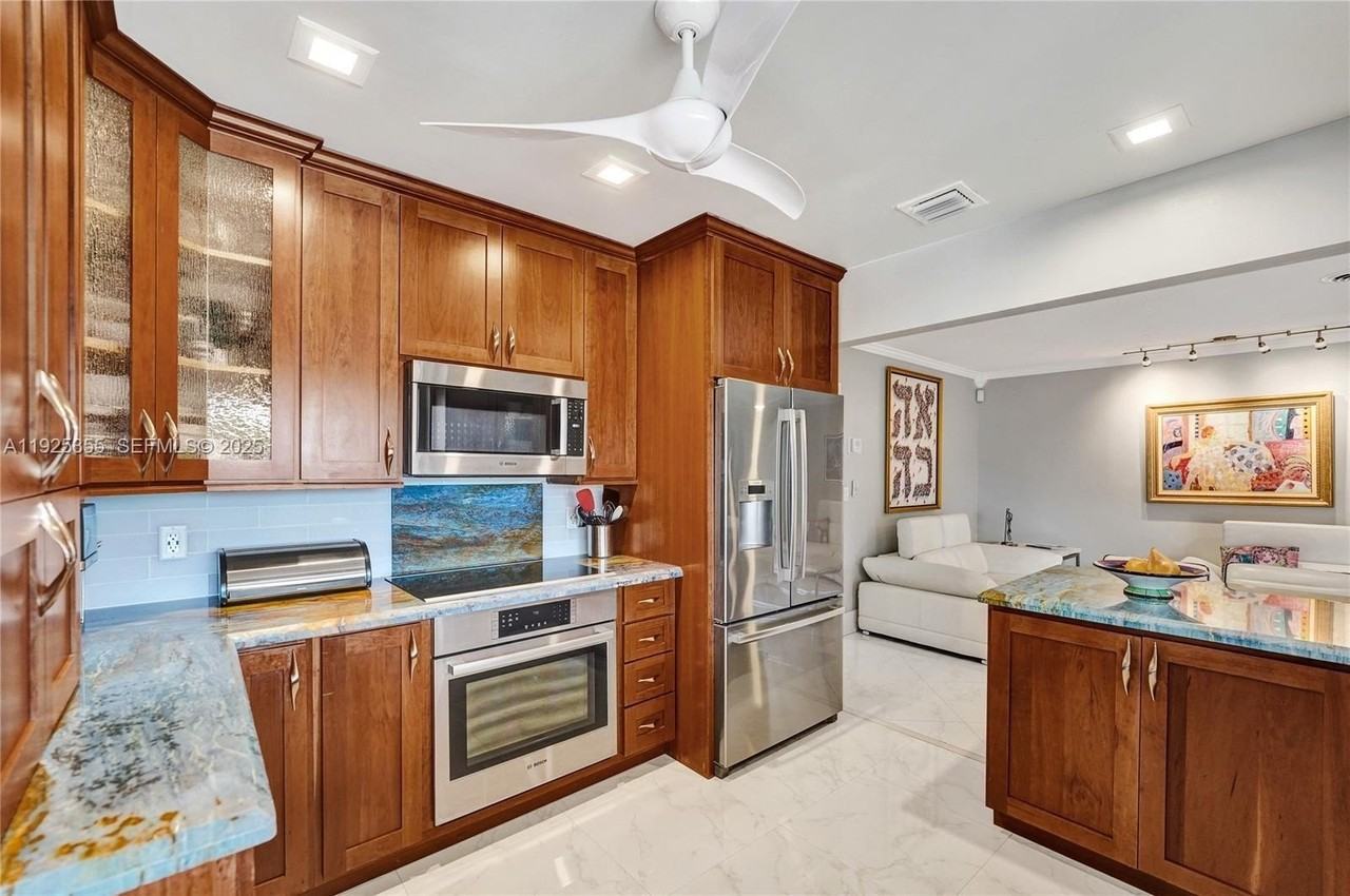 4060 Ne 26th Ave - Photo 6 of 34