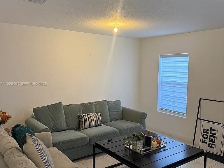 493 Ne 4th St - Photo 5 of 15