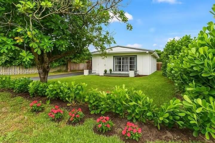 909 Ne 7th St - Photo 2 of 37