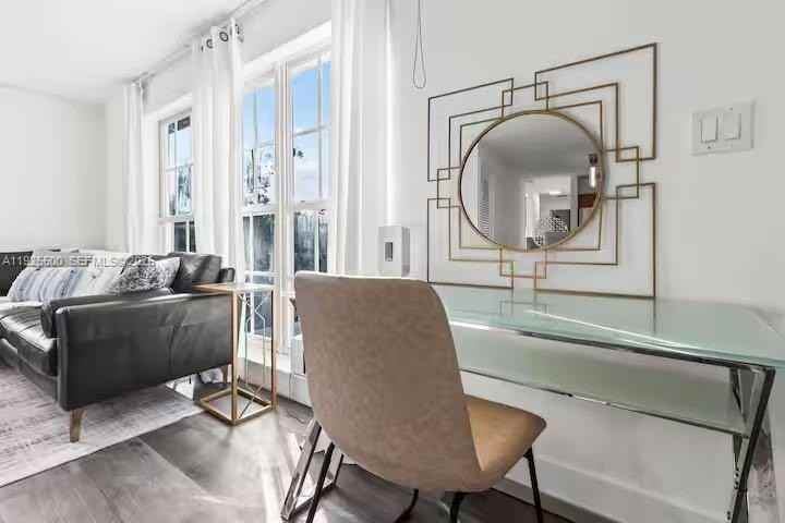 909 Ne 7th St - Photo 6 of 37