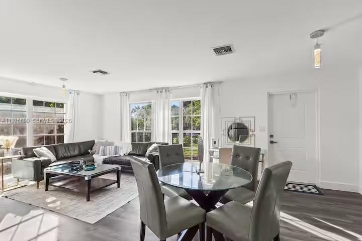 909 Ne 7th St - Photo 7 of 37