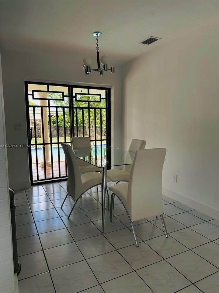 3225 Sw 94th Ave #0 - Photo 5 of 13