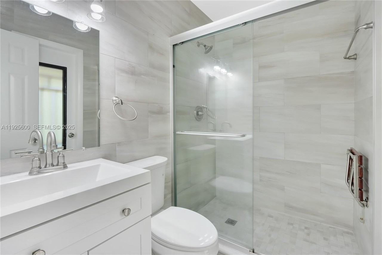 3225 Sw 94th Ave #0 - Photo 7 of 13