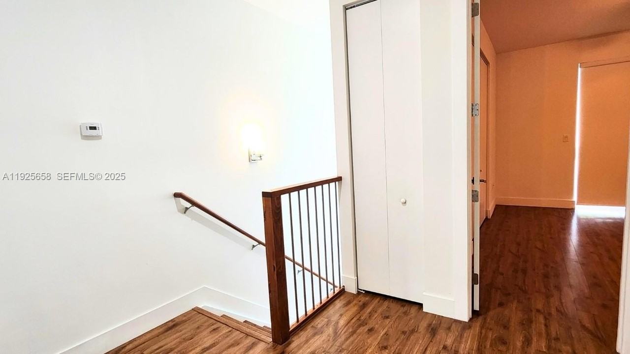 460 Ne 35th Ct #4 - Photo 6 of 18