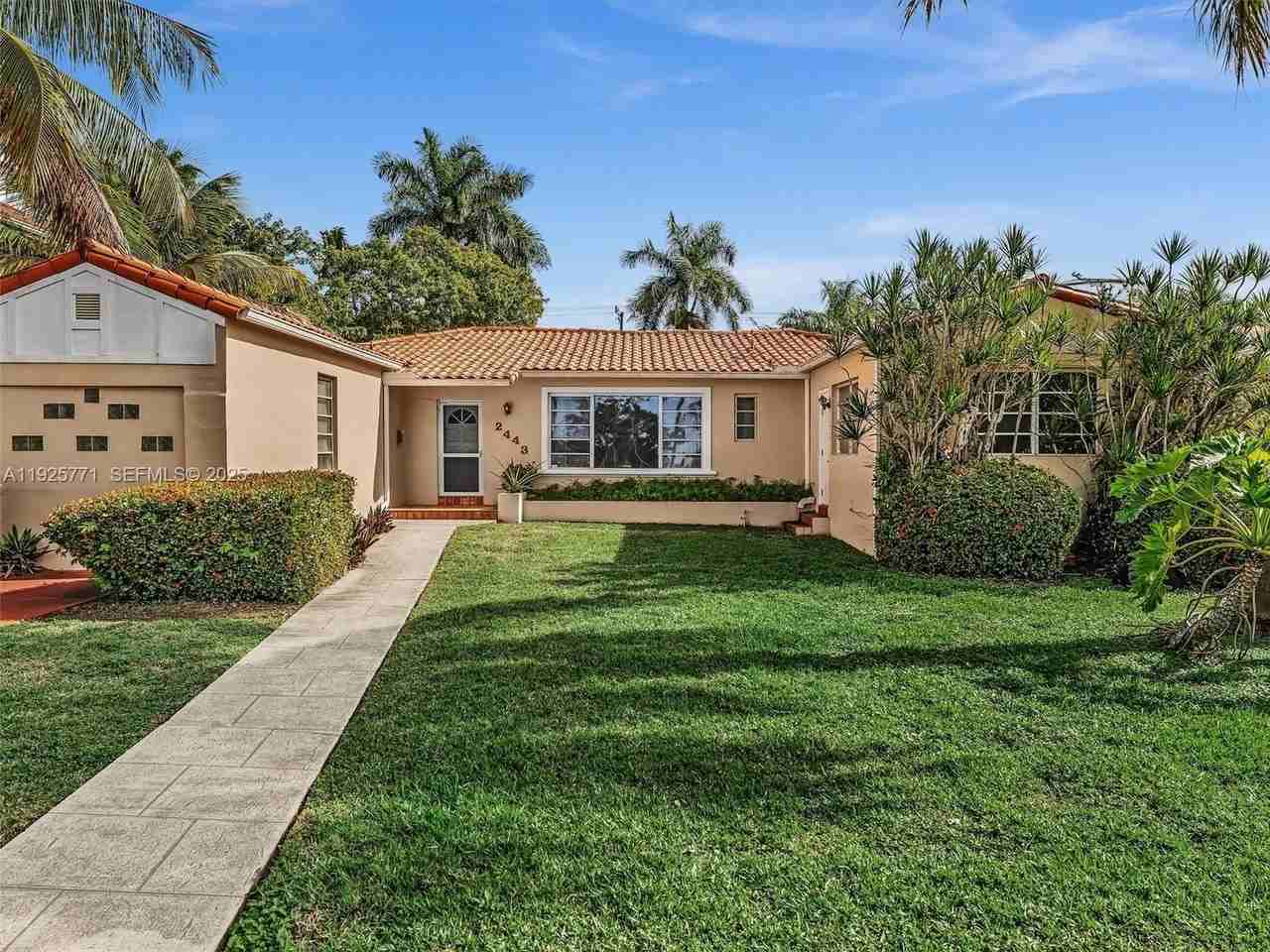 2443 N Meridian Ave - Photo 4 of 46