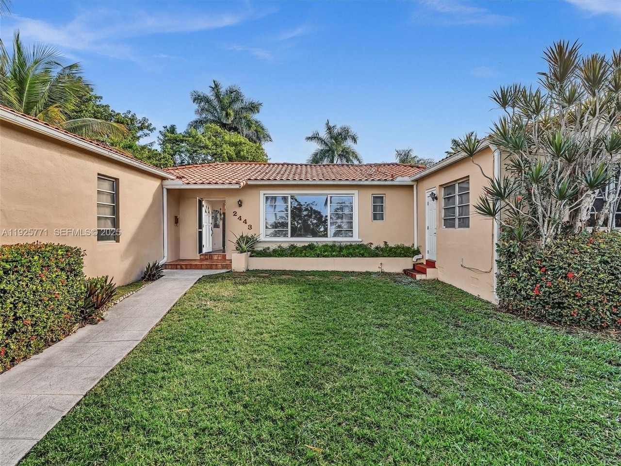 2443 N Meridian Ave - Photo 5 of 46