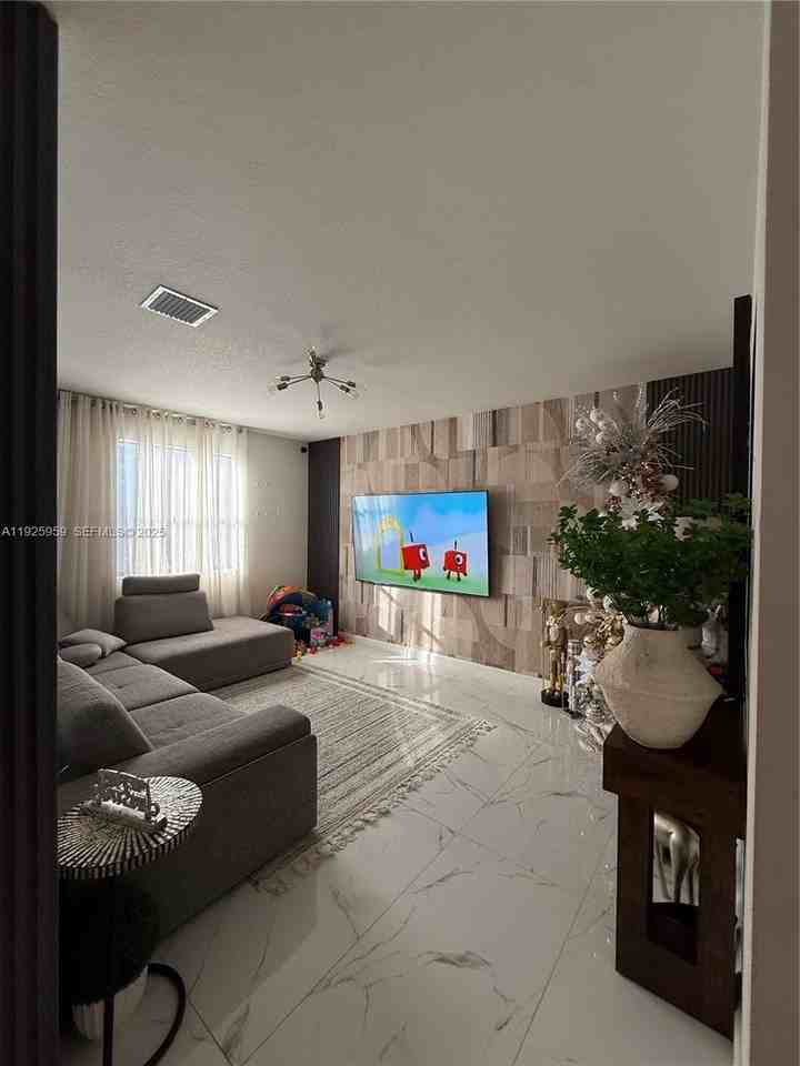 22632 Sw 131st Ave - Photo 4 of 8