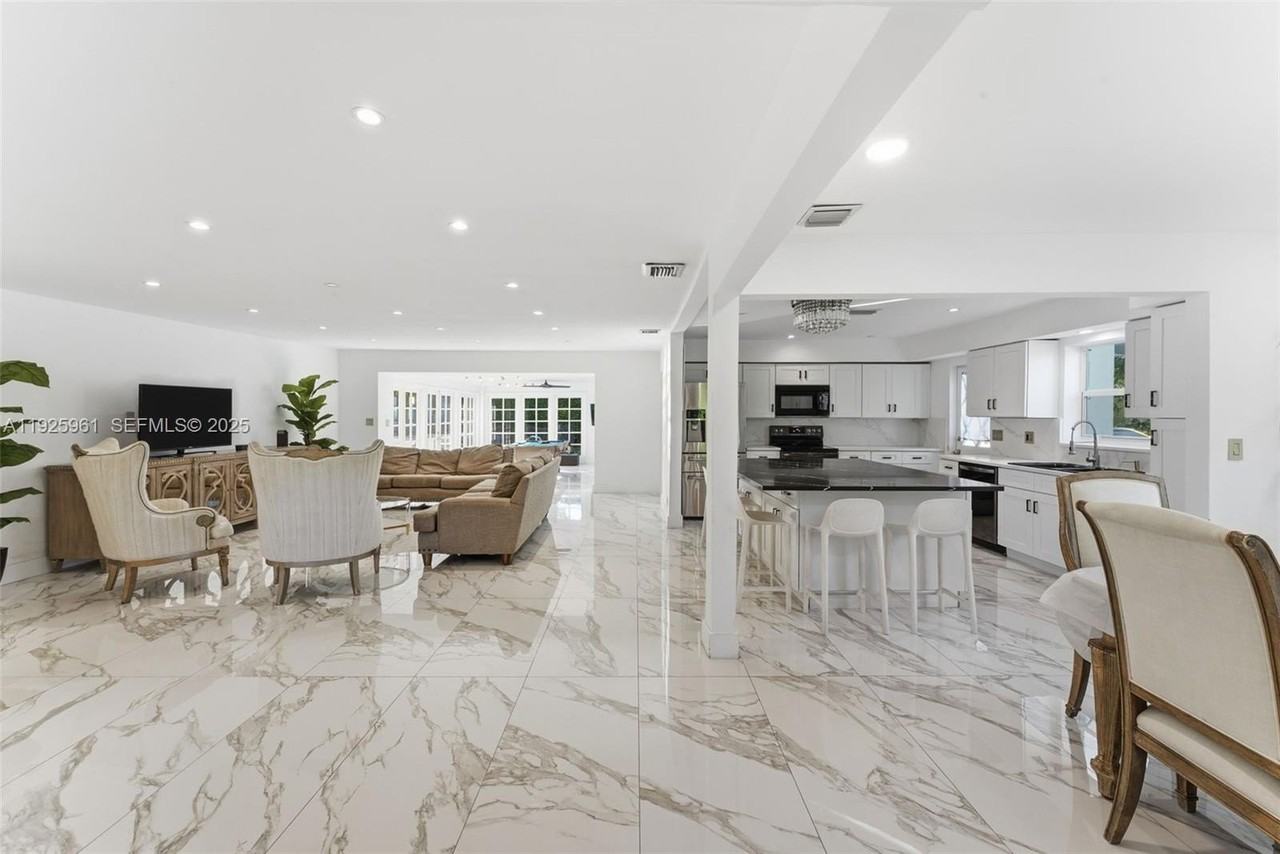 201 Calle Grande Drive #201 - Photo 3 of 30