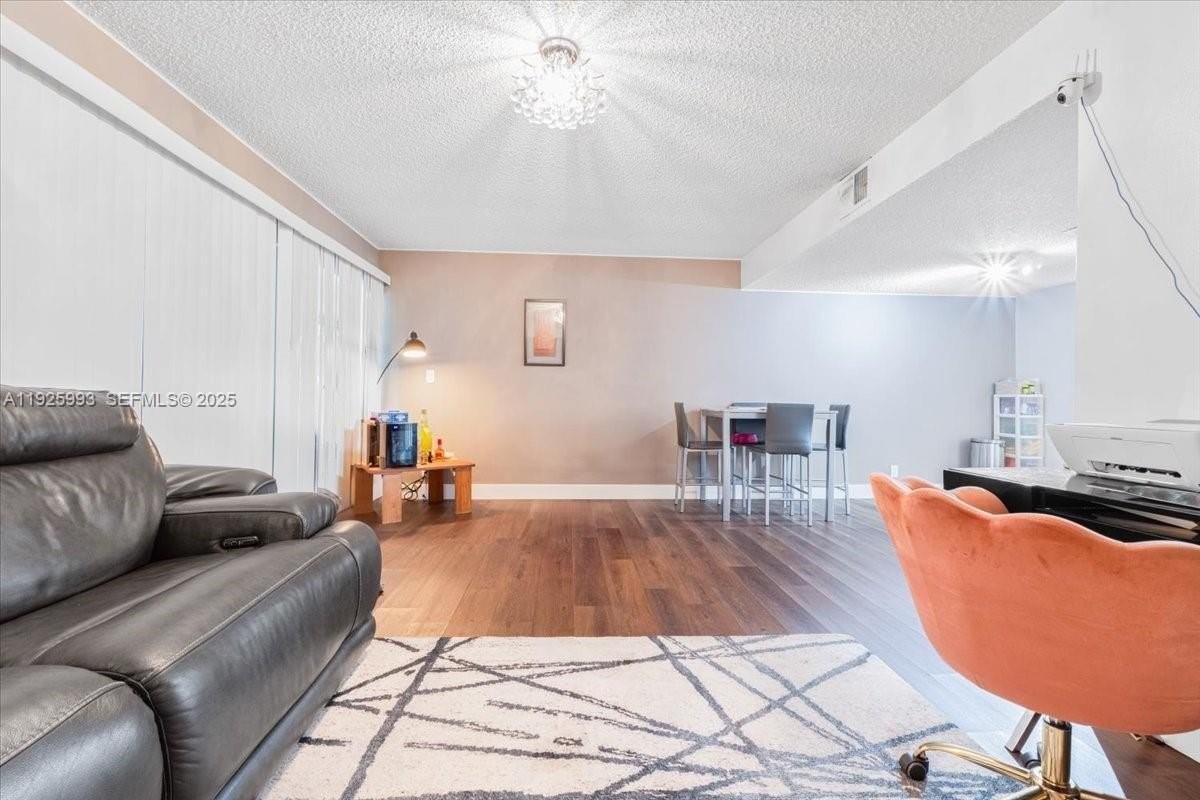 8105 Lagos De Campo Blvd #J2 - Photo 7 of 32