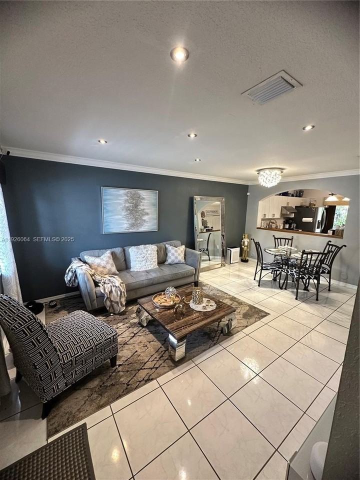 3539 W 76th St #6 - Photo 2 of 17