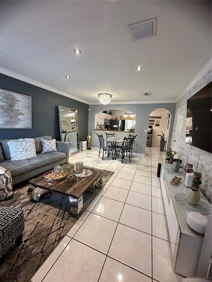 3539 W 76th St #6 - Photo 3 of 17