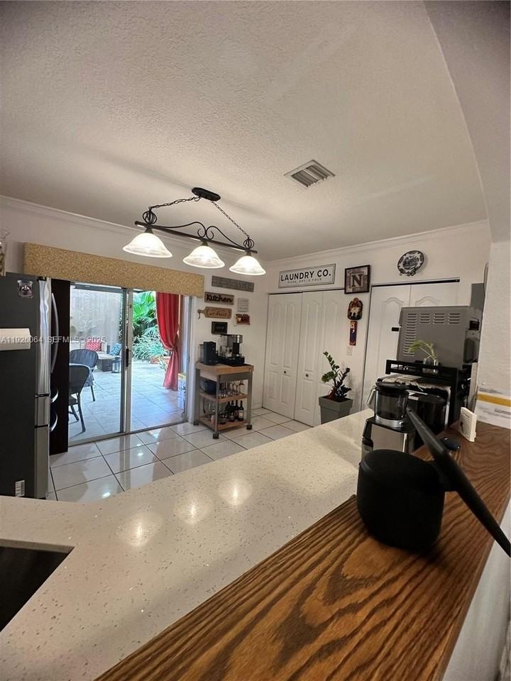 3539 W 76th St #6 - Photo 7 of 17