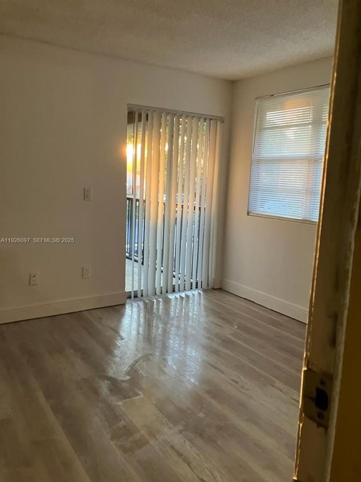 1237 SW 46th Ave #806 - Photo 2 of 8