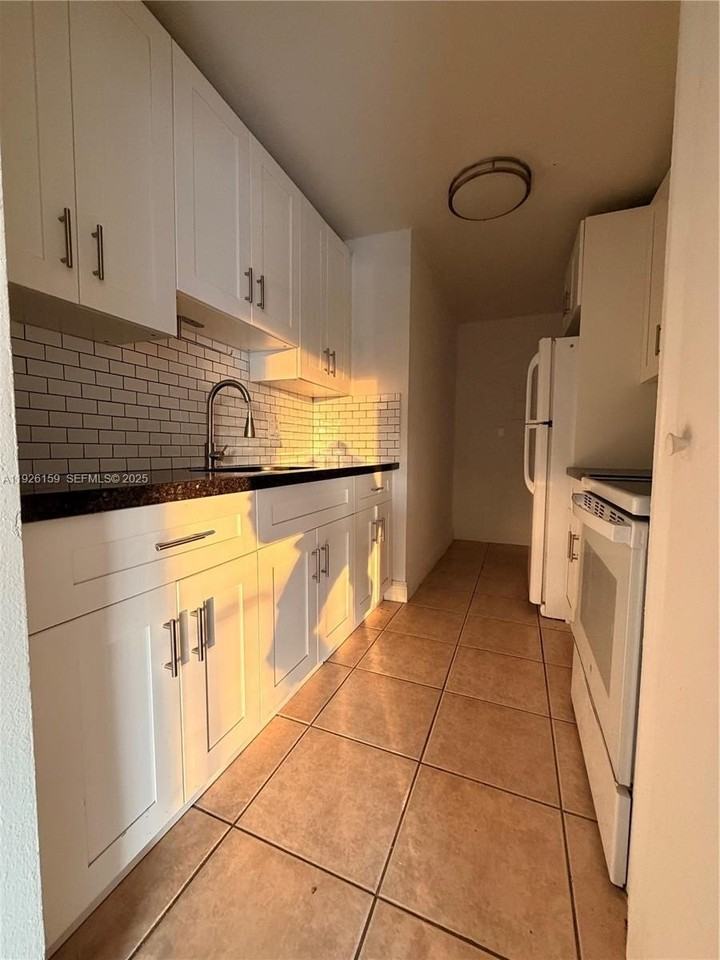 7250 Sw 94th Pl #B8 - Photo 6 of 18