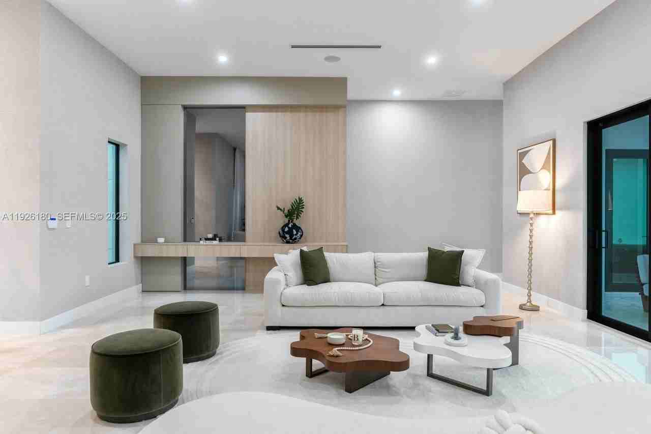 80 Nw 129th Ave - Photo 6 of 38