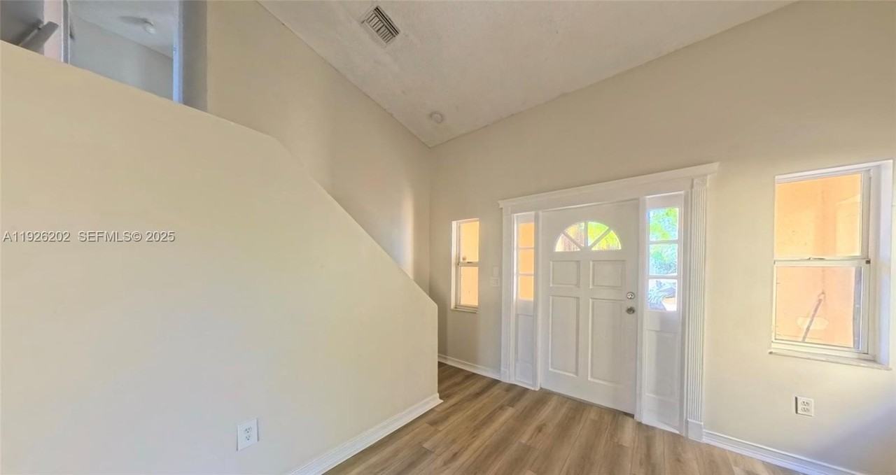 27347 Southwest 117th Place - Photo 2 of 37