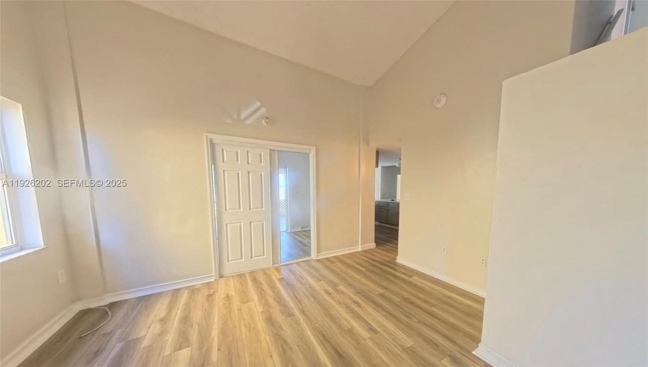 27347 Southwest 117th Place - Photo 3 of 37