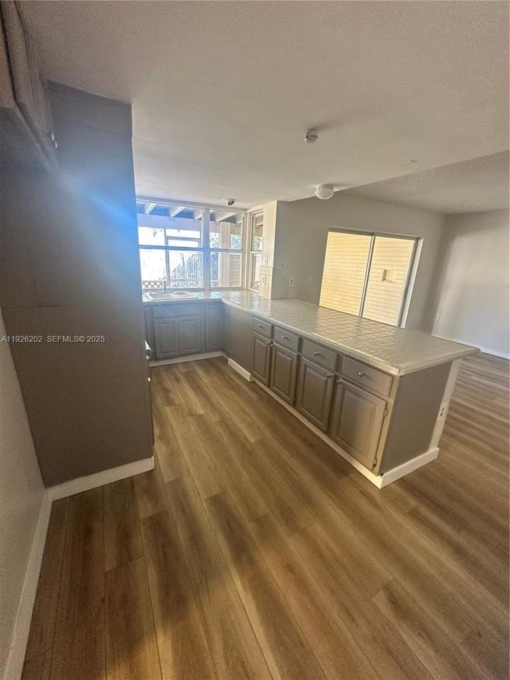 27347 Southwest 117th Place - Photo 4 of 37