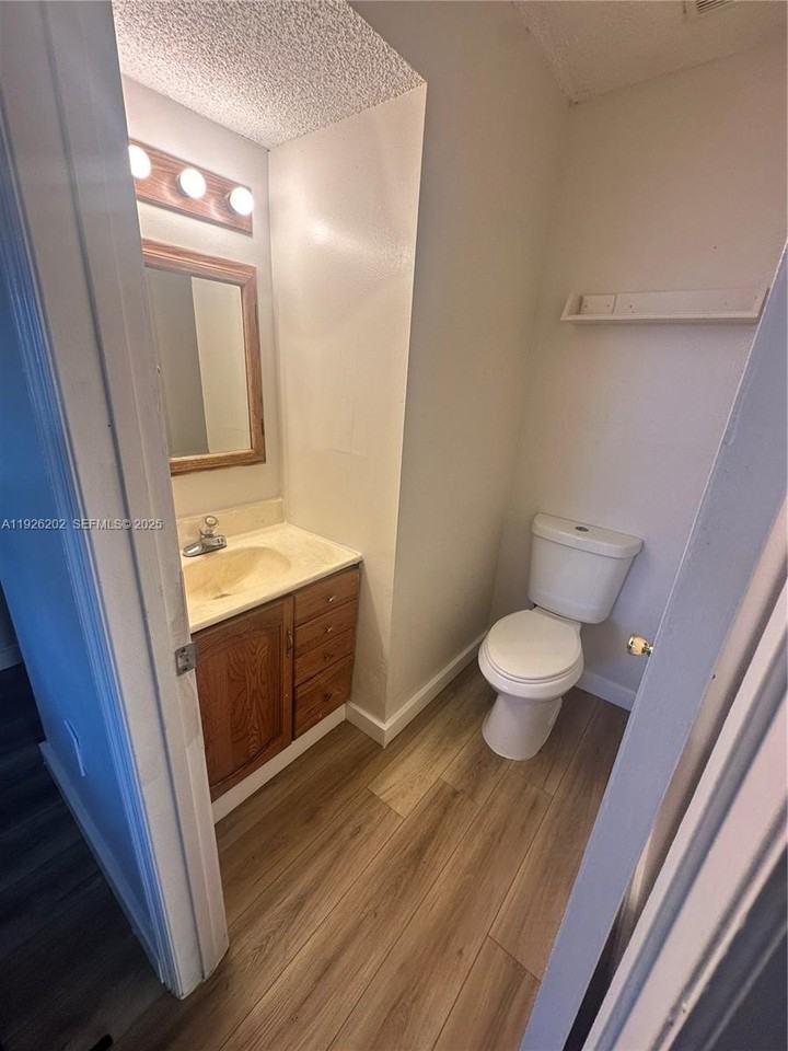 27347 Southwest 117th Place - Photo 6 of 37