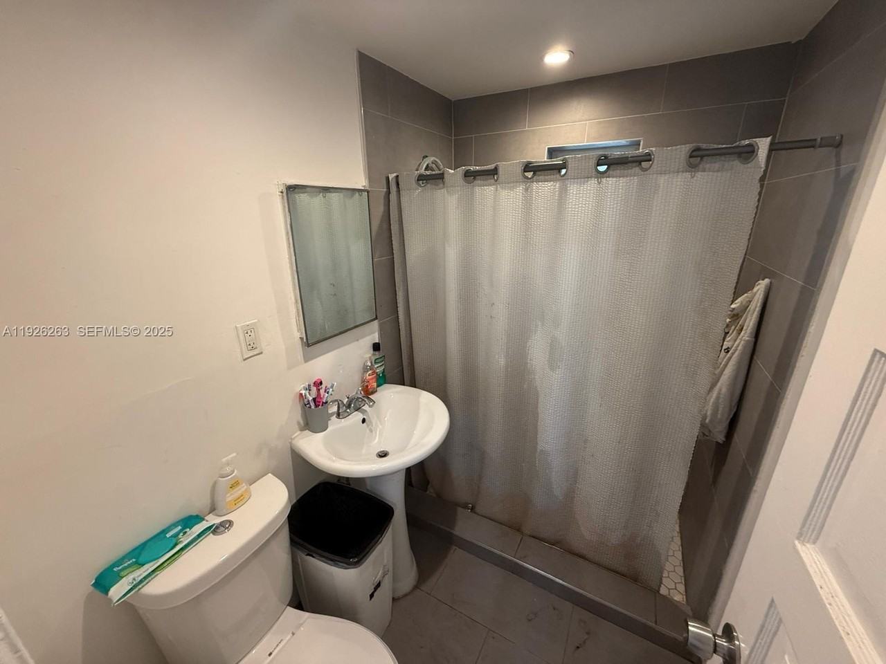 1299 Ne 40th Ct #1299 - Photo 5 of 16