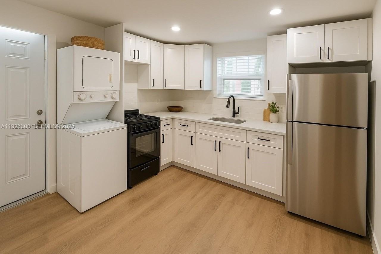 817 Tyler Street #9 - Photo 3 of 5