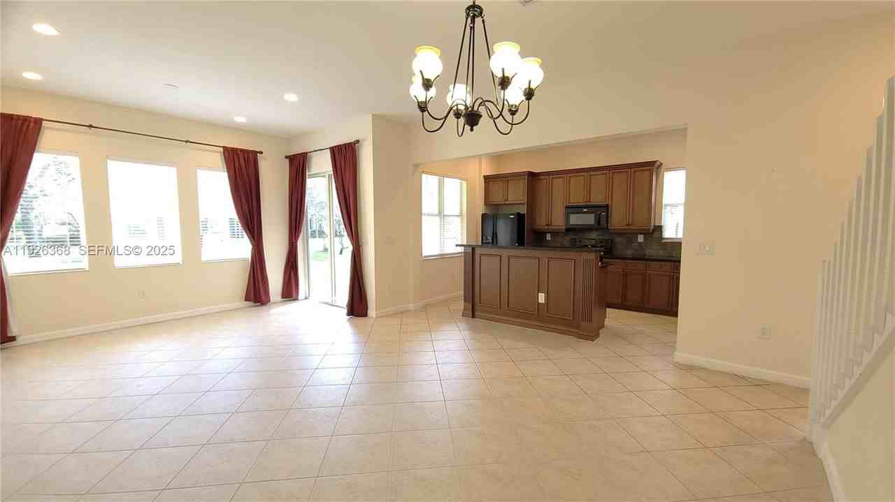 6033 Nw 118th Dr #6033 - Photo 2 of 43