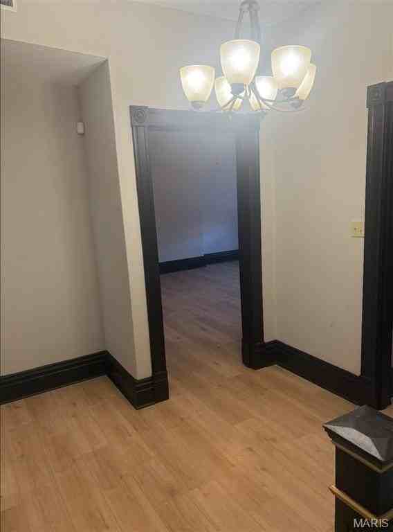 2115 Allen Ave - Photo 4 of 13