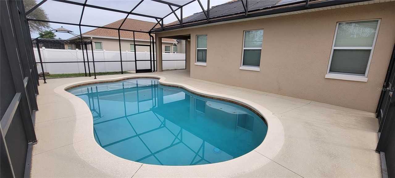 16084 Shasta St - Photo 6 of 33