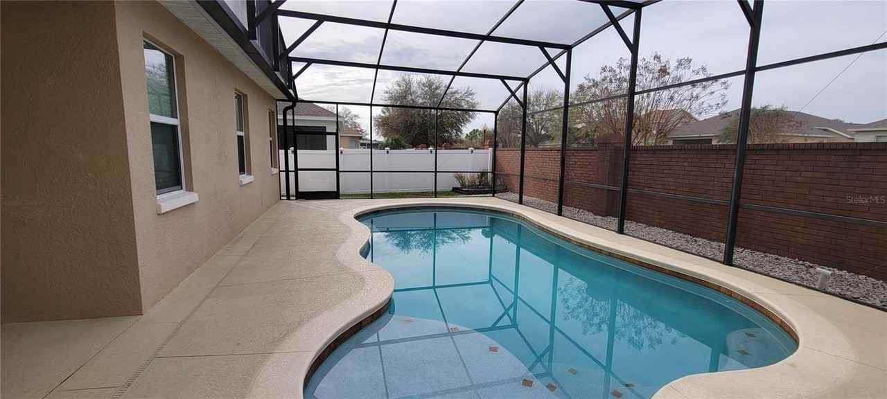 16084 Shasta St - Photo 7 of 33