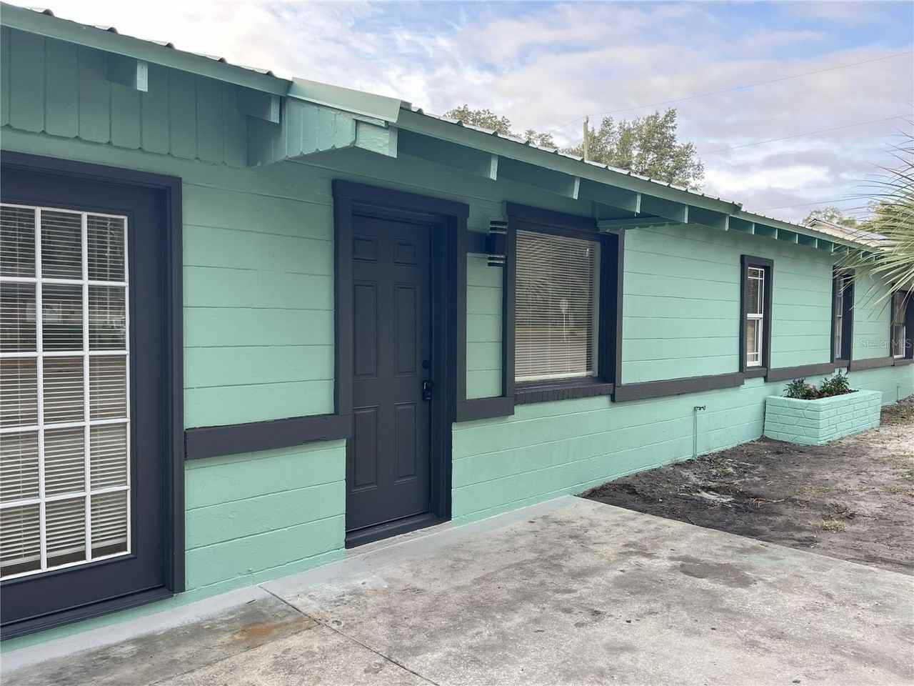 1405 Se 4th Ave - Photo 2 of 13