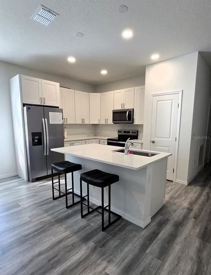 1340 38th St - Photo 3 of 17