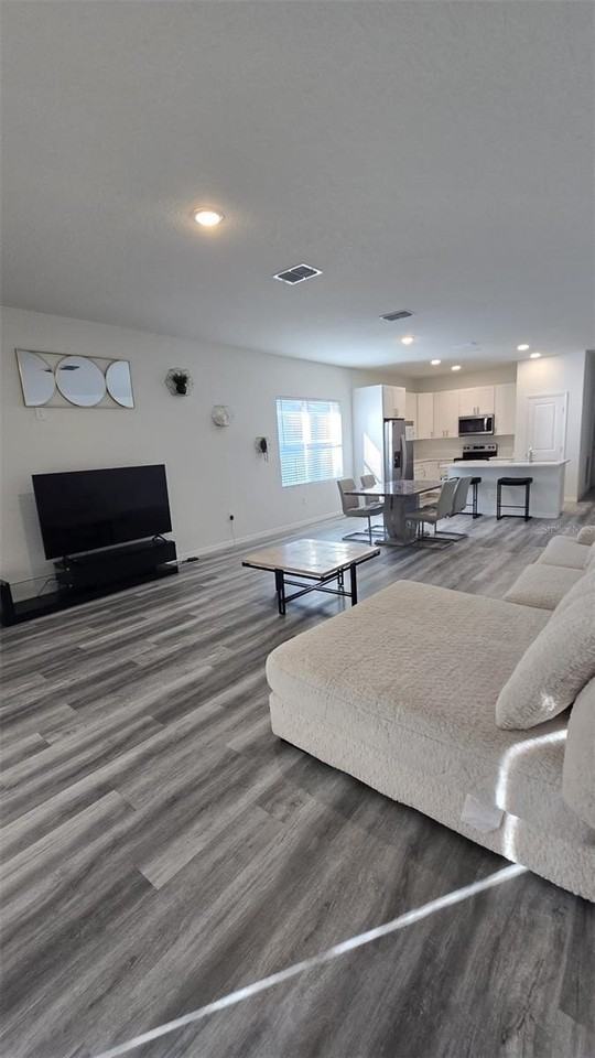 1340 38th St - Photo 4 of 17