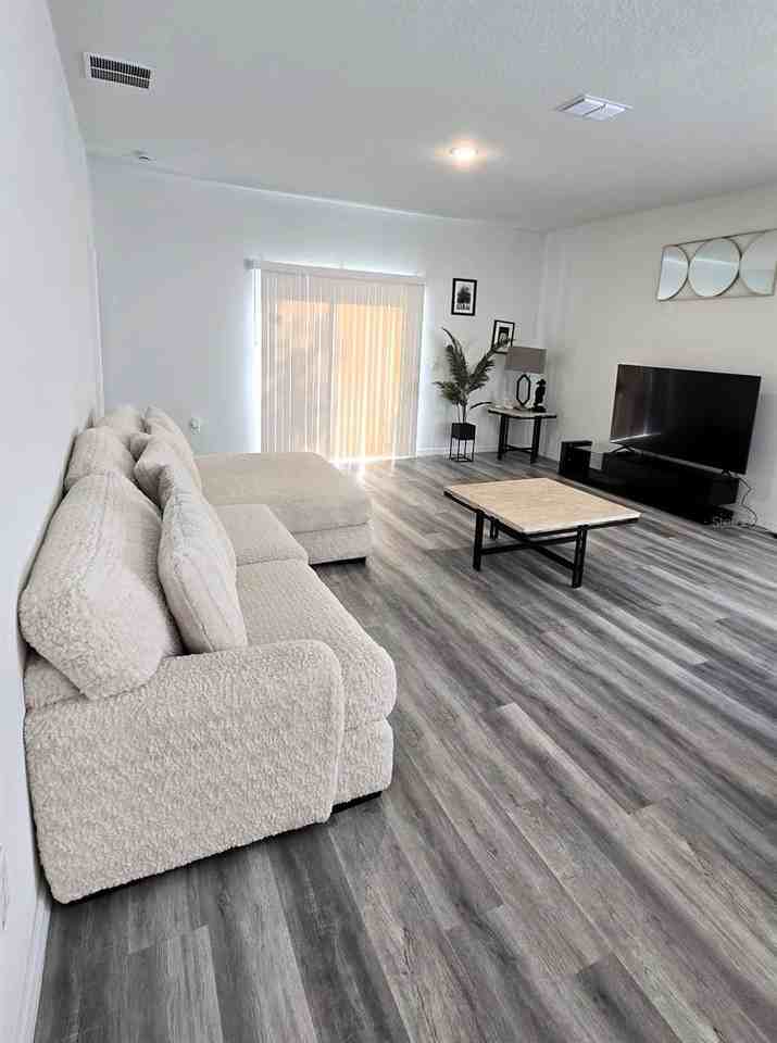 1340 38th St - Photo 5 of 17