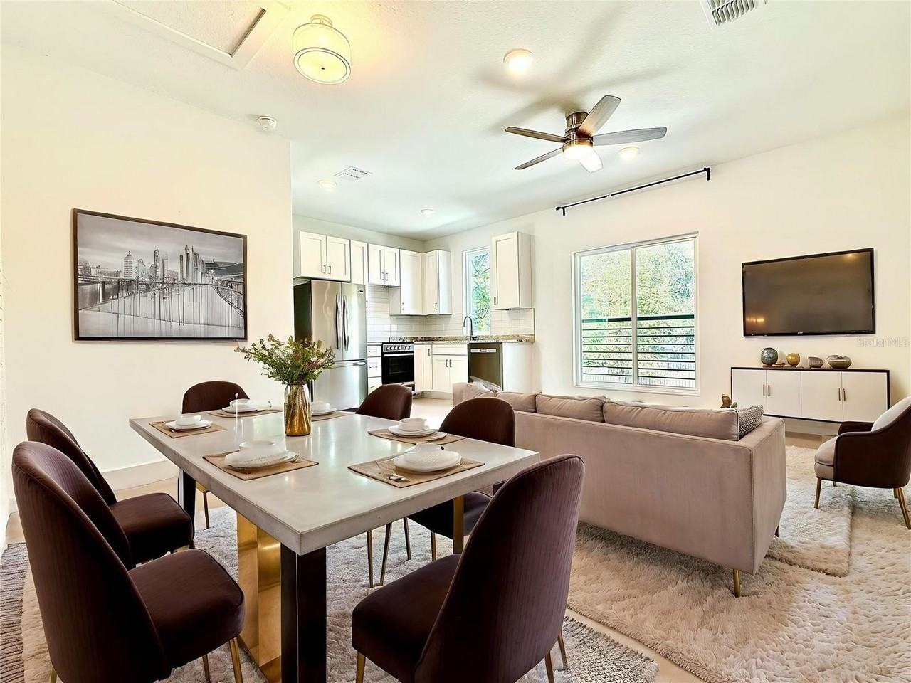 728 Ellwood Ave #B - Photo 3 of 17