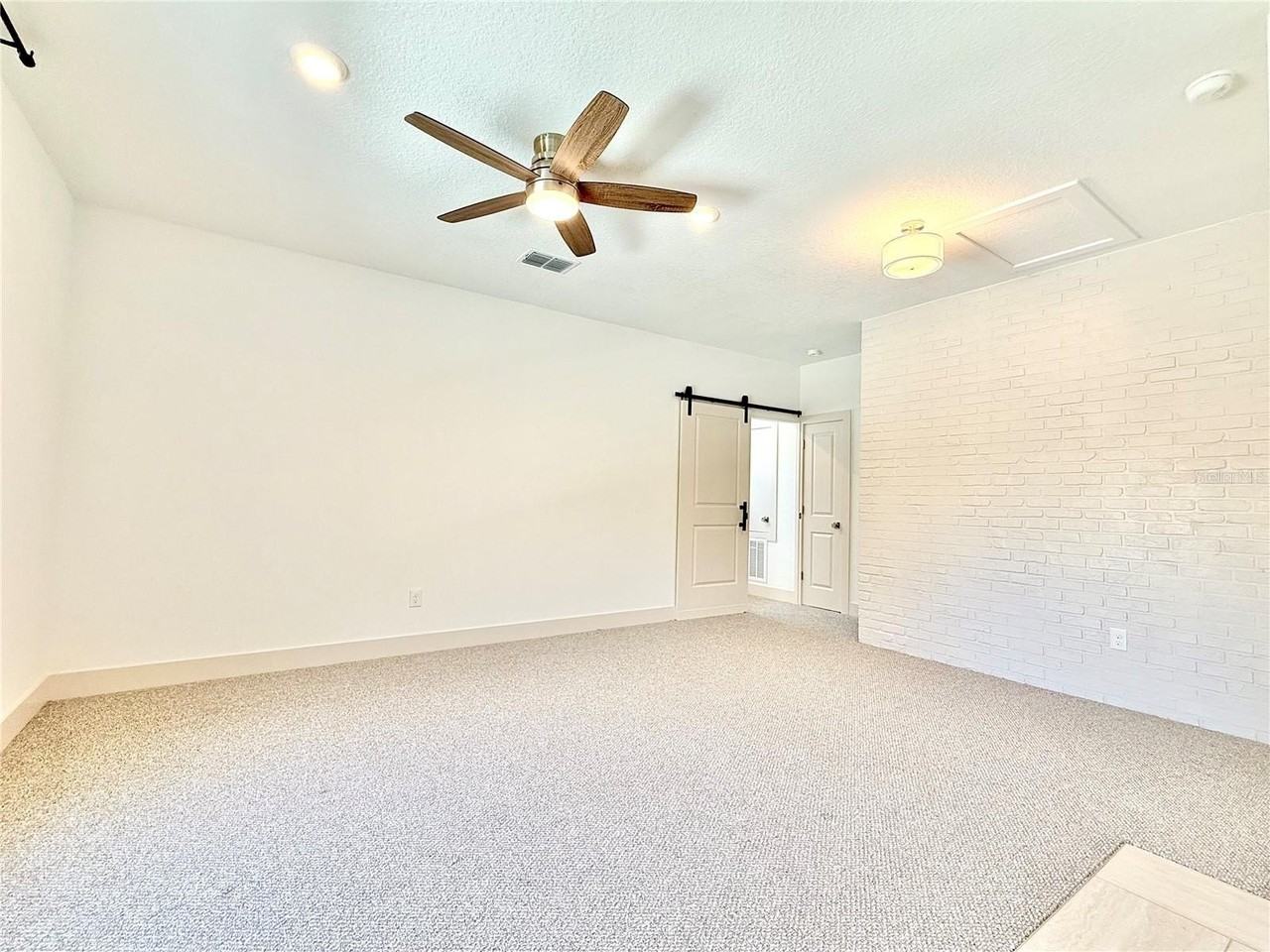 728 Ellwood Ave #B - Photo 5 of 17